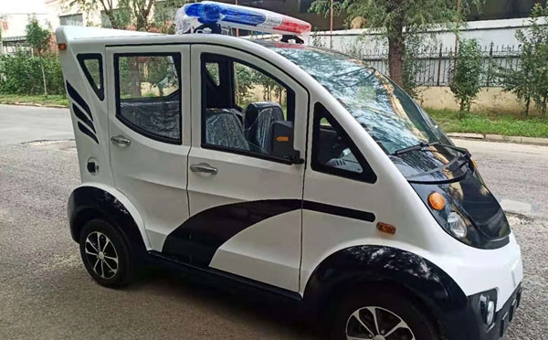 康县警用巡逻车